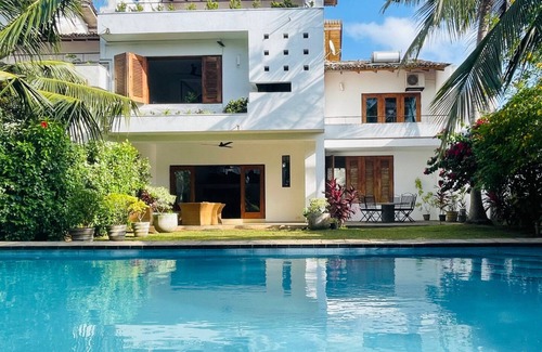 Hikkaduwa Villa | Mala Villa - self-catering - pool - housekeeper