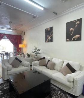 Kampung Mergong Indah Ski Chalet | Malaika Homestay