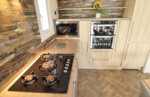 Skellingthorpe Cottage | Malham Number 7 Rudd Lake