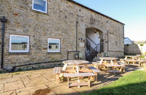 Fourstones Near Bentham Cottage | MALHAM, pet friendly, with pool in Long Preston