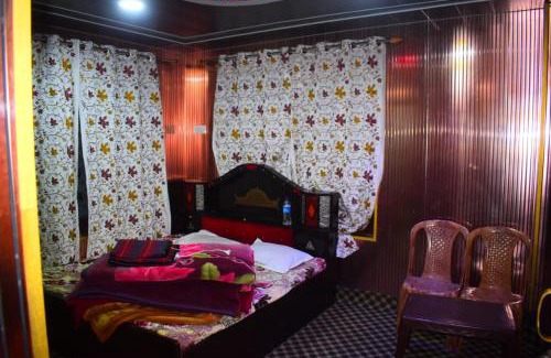 Kokernag House | Malik Guest House and restaurant