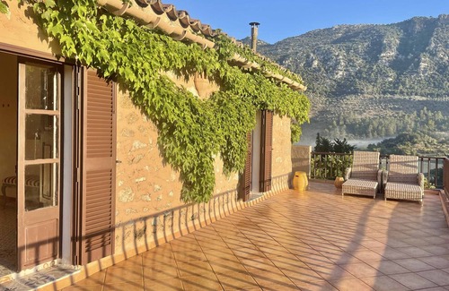 Orient House | Mallorcan dream house with mountain views, private terrace and Wifi