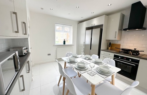 Billingham House | Malvern House by Blue Skies Stays