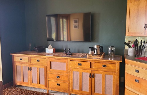 Crowley Lake House | Mammoth Lakes alternative premier housing. Custom Craftsman Home 14miles East