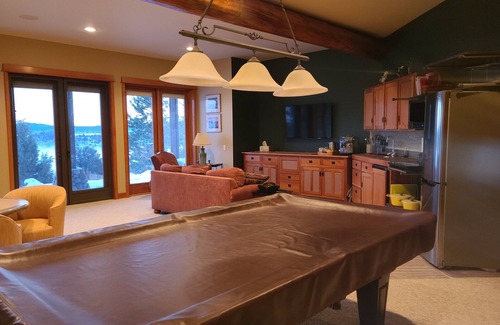 Crowley Lake House | Mammoth Lakes alternative premier housing. Custom Craftsman Home 14miles East