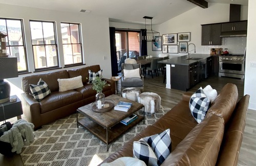 Mammoth Lakes House | Mammoth Mountain Gondola Views from This Beautiful Retreat!