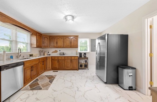 Cave City House | Mammoth Pond - Mammoth Cave Family Retreat - Playground Sleeps 6