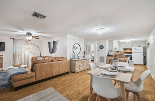 Weeki Wachee Gardens Apartment | Manatee Cove Apartment Star5Vacations