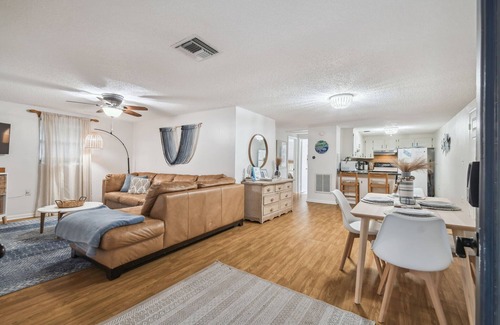 Weeki Wachee Gardens Apartment | Manatee Cove Apartment Star5Vacations
