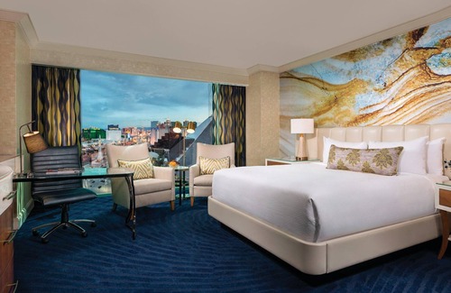 Las Vegas Strip Resort | Mandalay Bay Resort And Casino