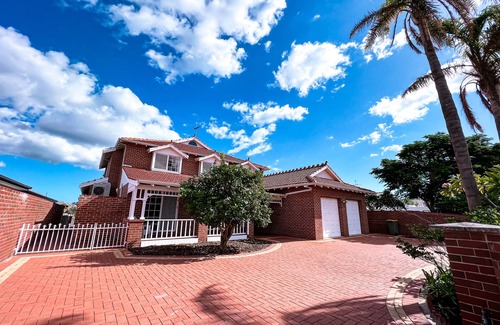 Halls Head House | Mandurah Canal Front Luxury Living