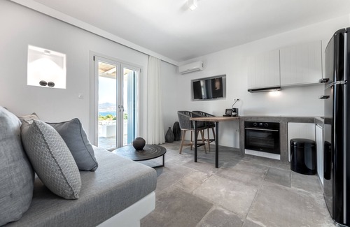 Apollonia Hotel | Manesis Suites