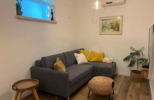 Kefar Hittim House | Mango Tree Hut