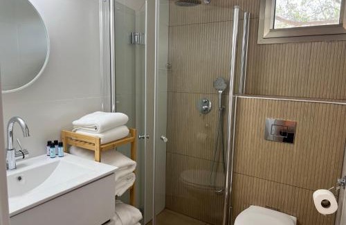 Kefar Hittim House | Mango Tree Hut