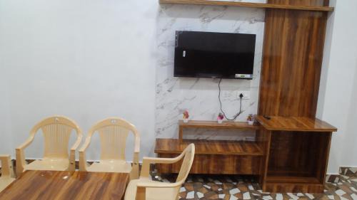 Dalhousie House | Manimahesh Home Stay