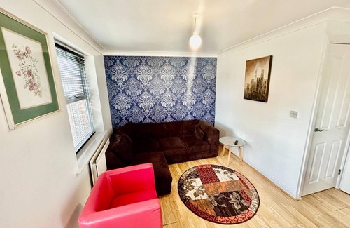 Sittingbourne House | Mannys Apartment - Nice & Cozy 4Bed Flagship Lodge