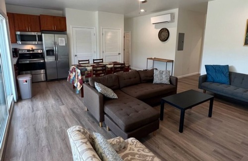 Manoa House | Manoa Cottage with Patios and Decks