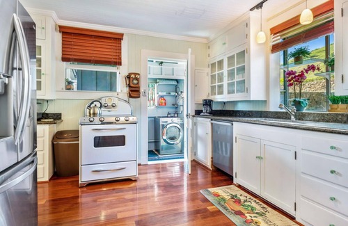 Manoa House | Manoa Valley A 2BR with ocean and mountain views