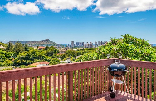 Manoa House | Manoa Valley A 2BR with ocean and mountain views