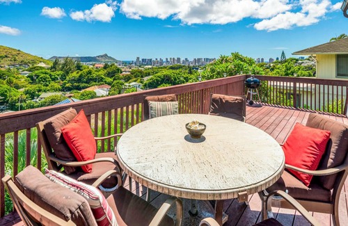 Manoa House | Manoa Valley A 2BR with ocean and mountain views
