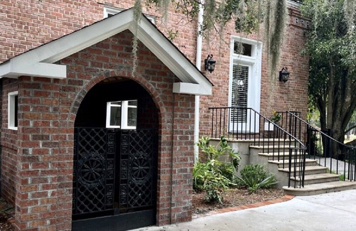 Georgetown Cottage | Manor House Suite at Wedgefield Country Club