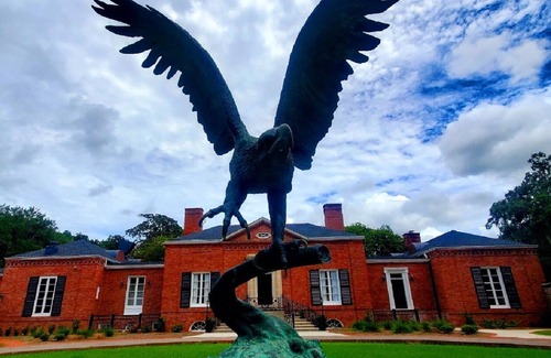 Georgetown Cottage | Manor House Suite at Wedgefield Country Club