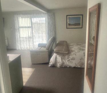 Ranfurly Apartment | Manorburn Apartments Luxury Studio Apartment Central Otago
