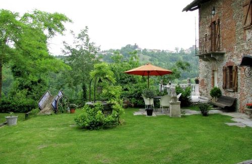 Bastia Mondovi House | Mansion in Langhe Hills with Pool