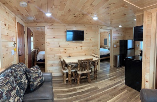 Alden Cottage | MAPLE COTTAGE - Lakefront on Thayer Lake in Alden with WiFi, AC
