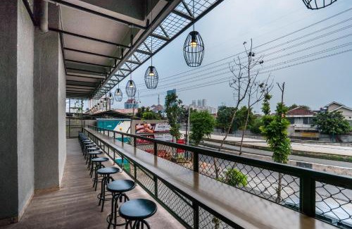 Tanjung Duren Utara Hotel | Maple Hotel Grogol