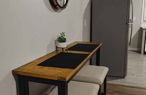 Langston Cottage | Maple Tree Cottage - Close to boat docks and Wedding venues