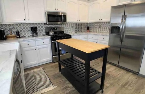 Big Bear Lake Cabin | Mapleleaf Manor - new Spa, next to Holloway's Marina