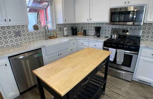 Big Bear Lake Cabin | Mapleleaf Manor - new Spa, next to Holloway's Marina