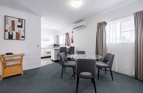 Emerald Hotel | Maraboon Motor Inn