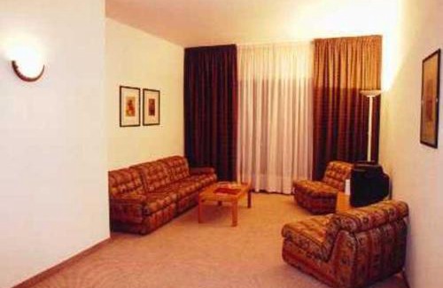 Kfardebian Hotel | Marbella Hotel