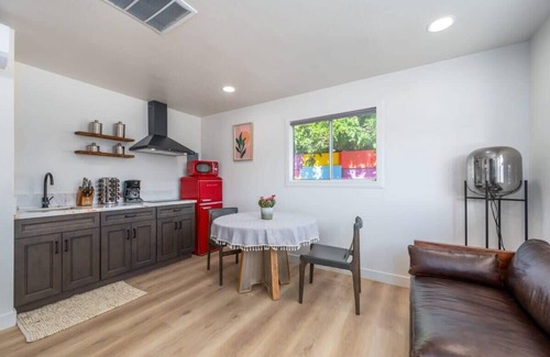 Joshua Tree House | @ Marbella Lane - Rainbow House | Glampers Paradise