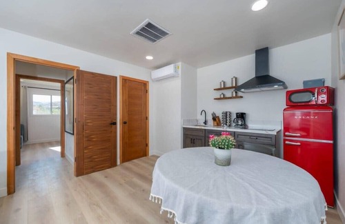 Joshua Tree House | @ Marbella Lane - Rainbow House | Glampers Paradise