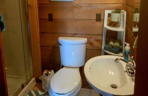 Camden Condo | March/April Spring special: sleeps 10 with boat dock on TN River/KY Lake