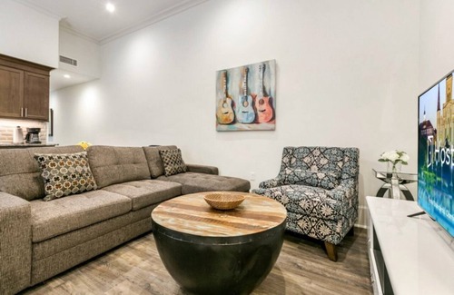 Central Business District Condo | Mardi Gras Magic: 2BR Condo on Canal St