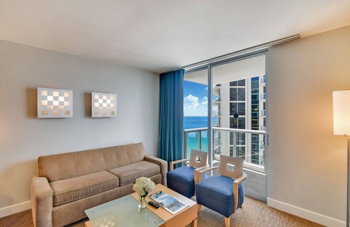 Sunny Isles Beach Hotel | Marenas Ocean View Apartment