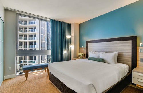 Sunny Isles Beach Hotel | Marenas Ocean View Apartment