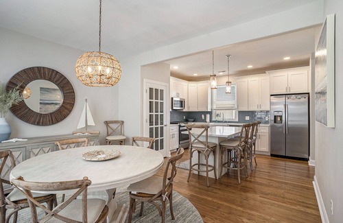 Margate City House | Margate Beauty! Walk to Everything - Beach, Shops, MiniGolf, Restaurants!