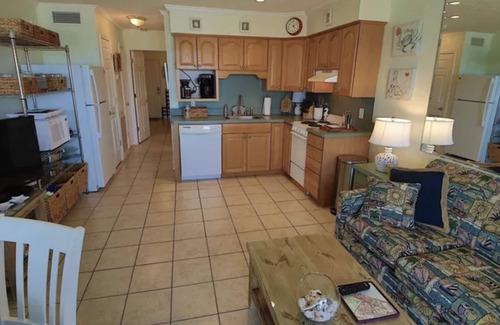 Myrtle Beach Condo | MARGIE’S OCEANFRONT DREAM PLACE with 55” TV