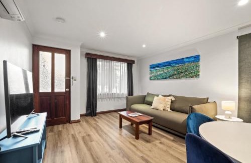 Margaret River House | Marguerite Studio - central town & pool