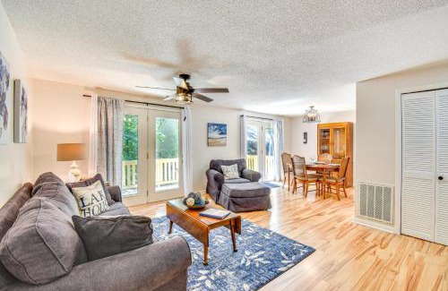 Salem House | Marina and Pool Access Lovely Lake Keowee Townhome!