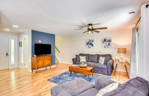 Salem House | Marina and Pool Access Lovely Lake Keowee Townhome!