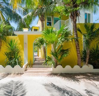 Isla Mujeres Cabin | Marina Comodoro