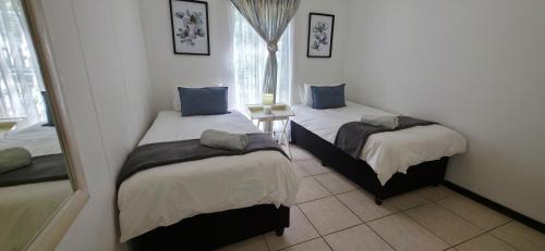 Ramsgate Beach Apartment | Marine Glen 6 - 6 Sleeper - Next to Ramsgate Famous Waffle House!