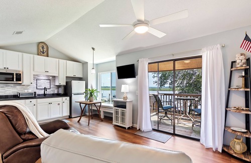 Beaufort Condo | Mariners' Nautical Nest on Port Royal's Battery Creek