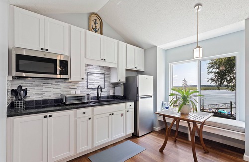 Beaufort Condo | Mariners' Nautical Nest on Port Royal's Battery Creek